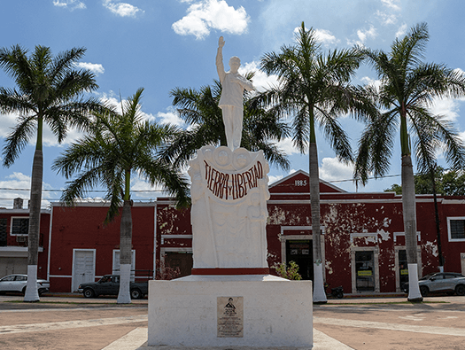 Estatua de Felipe Carrillo Puerto
