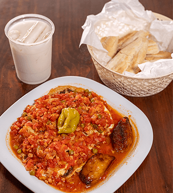 Platillo Huevos Motuleños